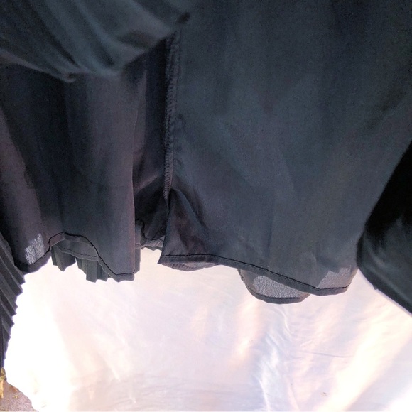 TUCKERNUCK | POMANDER PLACE LARGE FAUX LEATHER PLEATED SKORT - Picture 6 of 9